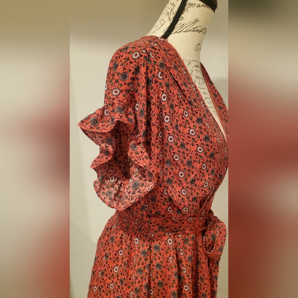 Max Studio Women V Neck Ruffle Cap Sleeves, Floral Blouse Size L. - Picture 4 of 8